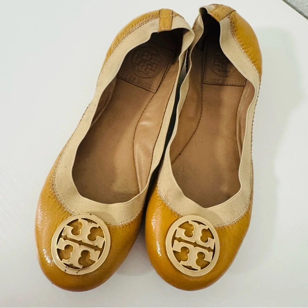 Tory Burch Caroline Size 6M Beige Elastic and Leather Ballet Flats